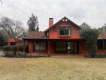 Casa en arriendo mensual en Avenida Chicureo, Colina - 5 dormitorios, 6 baños