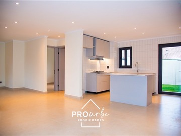Casa en venta en Fleming, Las Condes - 3 dormitorios, 3 baños