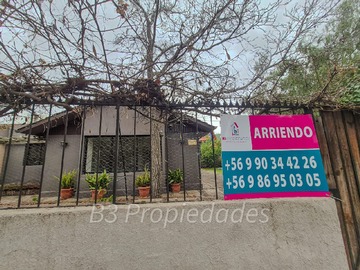 Casa en arriendo mensual en Arriendo Casa en las Condes - 3 dormitorios, 2 baños