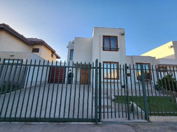 Casa en venta en Se Vende Casa Pudahuel (92922), Pudahuel - 4 dormitorios, 3 baños