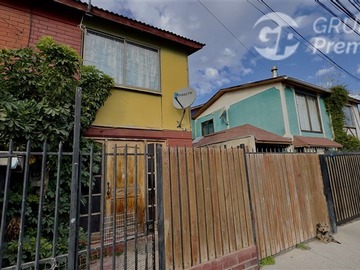 Casa en venta en Casa de 2 pisos en sector centrico de curacaví, Curacaví - 2 dormitorios, 1 baño