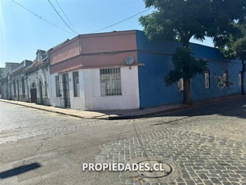 Casa en venta en Huérfanos esquina García Reyes, Santiago - 7 dormitorios, 2 baños