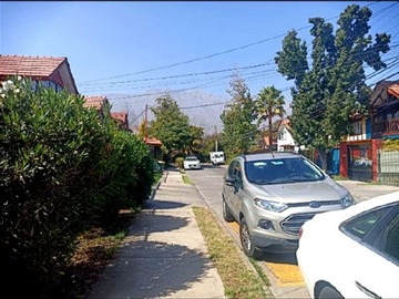 Casa en venta en Sector el olmo, La Reina - 5 dormitorios, 2 baños