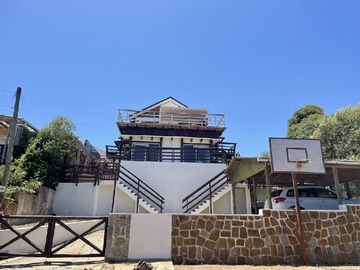 Casa en venta en Casa a una cuadra de la costanera de mirasol, Algarrobo - 10 dormitorios, 6 baños