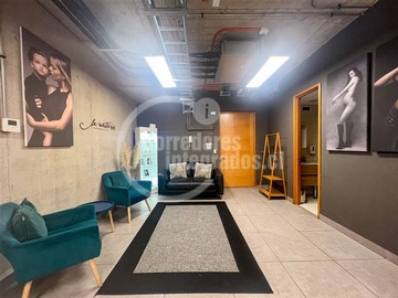 Oficina en arriendo mensual en Metro Los Dominicos, Las Condes - 2 baños
