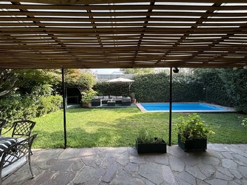 Casa en arriendo mensual en Joaquín Cerda/ Manquehue Norte, Vitacura - 5 dormitorios, 3 baños