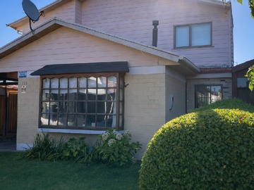 Casa en venta en Villa Barcelona, Pasaje Sierra del Cadi, Chillán - 3 dormitorios, 3 baños