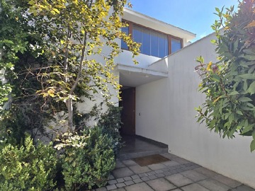Casa en venta en Camino real / los trapenses, Lo Barnechea - 4 dormitorios, 4 baños