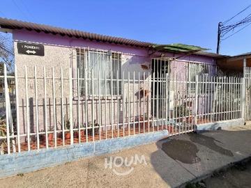 Casa en venta en Uno Poniente, Estación Central - 4 dormitorios, 2 baños