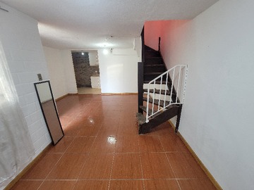 Casa en venta en Se Vende Casa con Local, 4 Poniente Esquina Rinconada, Maipú - 2 dormitorios, 2 baños