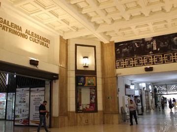 Local Comercial en arriendo mensual en Espacioso local // remodelado (177847), Santiago - 2 baños