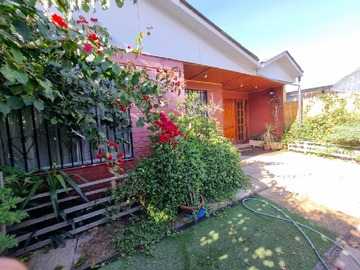Casa en venta en Universidad católica y germán garcés, Maipú - 3 dormitorios, 2 baños