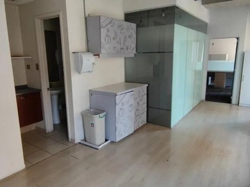 Oficina en arriendo mensual en Los Militares 6191, Las Condes, Las Condes - 2 dormitorios, 2 baños