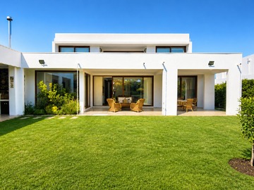 Casa en venta en Av. La Dehesa / Bernardo Larraín, Lo Barnechea - 5 dormitorios, 4 baños