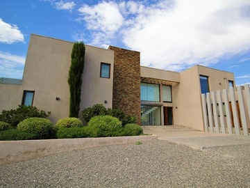 Casa en arriendo mensual en Hacienda Chacabuco, Colina - 4 dormitorios, 4 baños