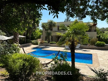 Casa en venta en Condominio El Refugio I, Colina - 5 dormitorios, 5 baños