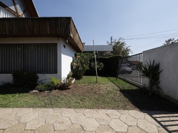 Casa en venta en Metro el parron., La Cisterna - 4 dormitorios, 2 baños