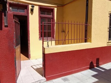 Casa en arriendo mensual en Rosas/ almte. Barroso, Santiago - 3 dormitorios, 1 baño