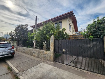 Casa en venta en Casa Amplia y Luminosa, Ideal Familia (173916), La Florida - 4 dormitorios, 1 baño