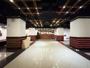 Local Comercial en arriendo mensual en Merced // San Antonio, Santiago - 10 baños