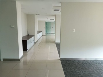 Oficina en arriendo mensual en Edificio Torres del Parque, Las Condes