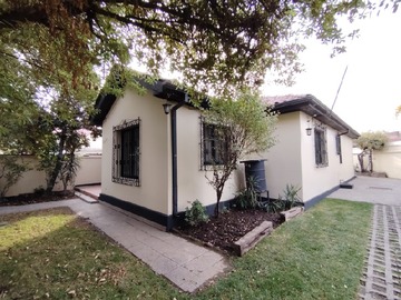 Casa en venta en Metro macul, sector plaza juan pinto duran, Macul - 4 dormitorios, 2 baños