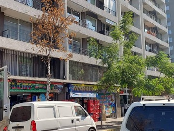 Local Comercial en arriendo mensual en Cercano a metro parque almagro y av santa isabel, Santiago - 1 baño