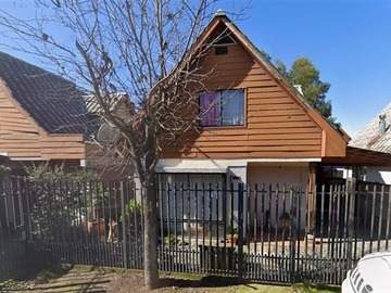 Casa en venta en En Venta Casa Aislada con 2° Piso en Avenida Coronel de Artillería Luis Carrera con Yerbas Buenas, Linares - 3 dormitorios, 1 baño