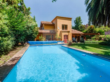 Casa en venta en Casa amplia 4D/2B piscina, Lo Bannechea (144195), Lo Barnechea - 4 dormitorios, 3 baños