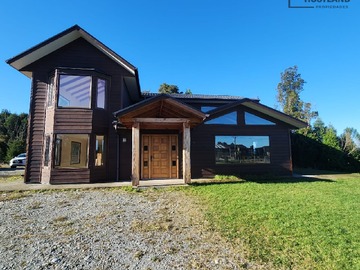Casa en venta en Condominio los canelos**a, Puerto Varas - 5 dormitorios, 4 baños