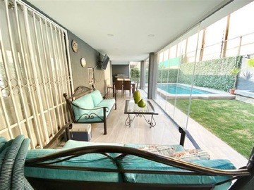 Casa en venta en El acueducto/Tiepolo, Peñalolén - 4 dormitorios, 4 baños