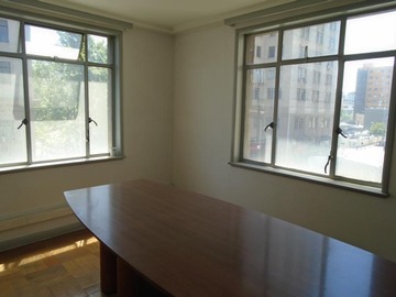 Oficina en venta en Paseo Bulnes 107, Santiago, Chile, Santiago - 4 dormitorios, 2 baños