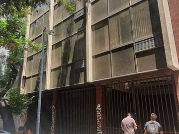 Oficina en venta en Espaciosa Oficina Ideal para Tu Empresa (166804), Santiago - 50 dormitorios, 5 baños