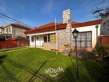 Casa en venta en Suárez Mujica, Ñuñoa - 4 dormitorios, 2 baños