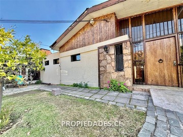Casa en venta en Kennedy Lateral / Av. Manquehue Norte, Vitacura - 8 dormitorios, 4 baños