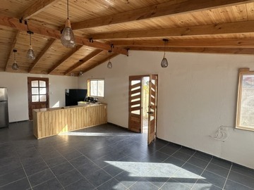 Casa en arriendo mensual en 5 de abril con av ohiggins, Isla de Maipo - 3 dormitorios, 2 baños