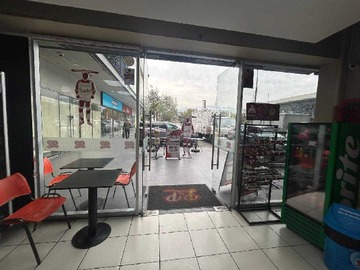 Local Comercial en arriendo mensual en Oportunidad de Inversión en Zona Concurrida (175700), Recoleta - 2 baños