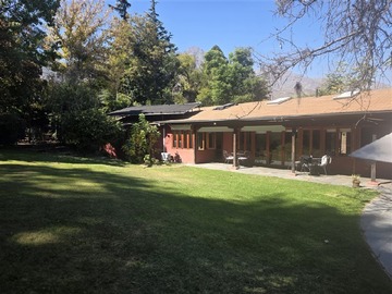 Casa en arriendo mensual en María Monvel / Carlos Silva Vildosola, La Reina - 6 dormitorios, 5 baños