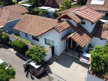 Casa en venta en 5D 4B 2E + Servicio Piscina Calefaccionada, La Reina - 5 dormitorios, 4 baños