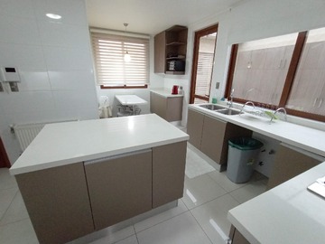 Casa en venta en Helsby, La Reina (74054), La Reina - 5 dormitorios, 5 baños