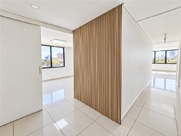 Oficina en arriendo mensual en M. Tobalaba, Las Condes - 4 dormitorios, 3 baños