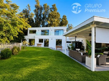 Casa en arriendo mensual en Domingo calderon 280m2/ 867m2 5 estacionamientos, La Reina - 6 dormitorios, 5 baños