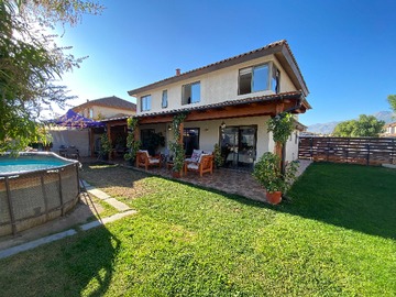 Casa en venta en Casa Amplia Las Calandrias - Colina (164005), Colina - 5 dormitorios, 4 baños