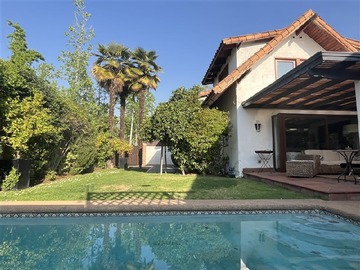 Casa en venta en San Carlos de apoquindo Los Hermanos, Las Condes - 4 dormitorios, 4 baños