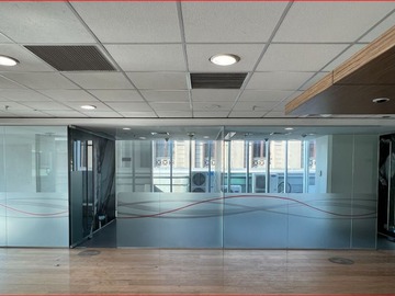 Oficina en arriendo mensual en Arrienda Oficina 640 M2 UF 230 Morande Santiago Centro