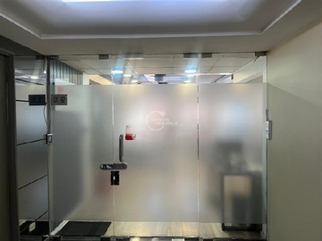 Oficina en venta en Metro escuela militar, Las Condes - 1 dormitorio, 1 baño