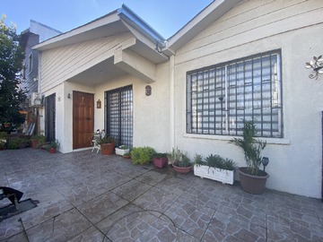 Casa en venta en Villa Los Naranjos, Chillán - 3 dormitorios, 2 baños