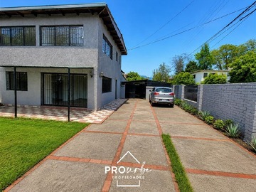 Casa en venta en Alto las condes, Las Condes - 5 dormitorios, 4 baños