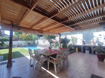 Casa en venta en Casa Única en la Reina. 4 Dorm, 3 Baños, Y Dpto Interior - 5 dormitorios, 4 baños