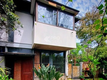 Casa en venta en Vende - Duble Almeyda, Ñuñoa - 3 dormitorios, 2 baños